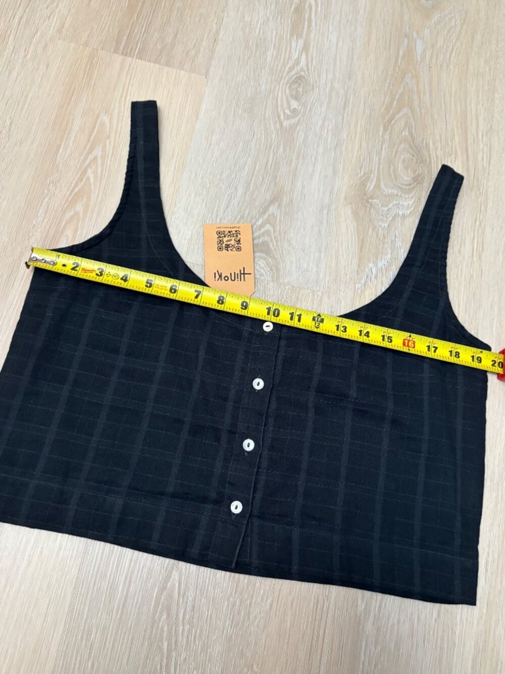 Black Button-Front Cropped Tank Top - Picture 4 of 5